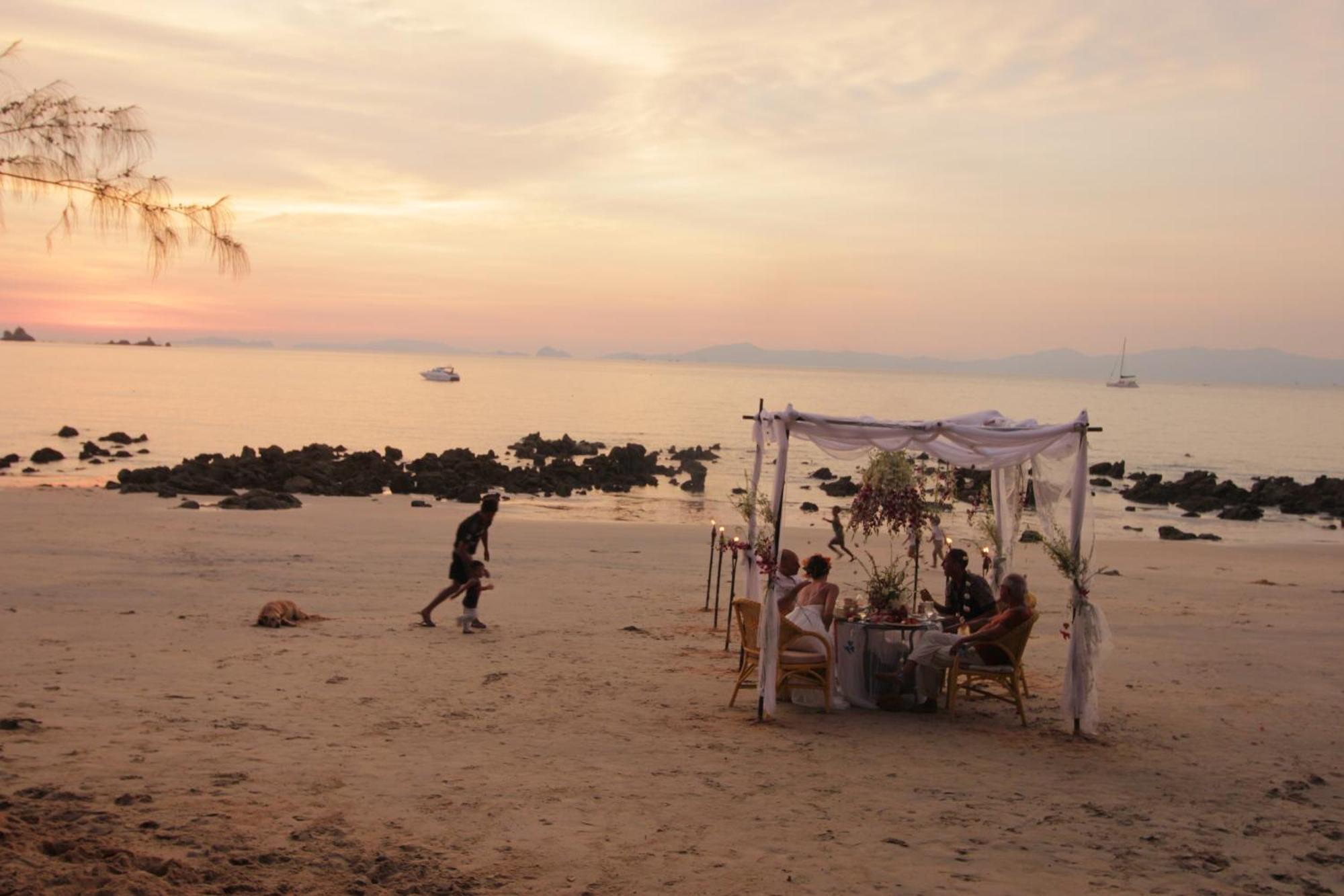 Heaven Beach Resort & Art Koh Phayam Dış mekan fotoğraf