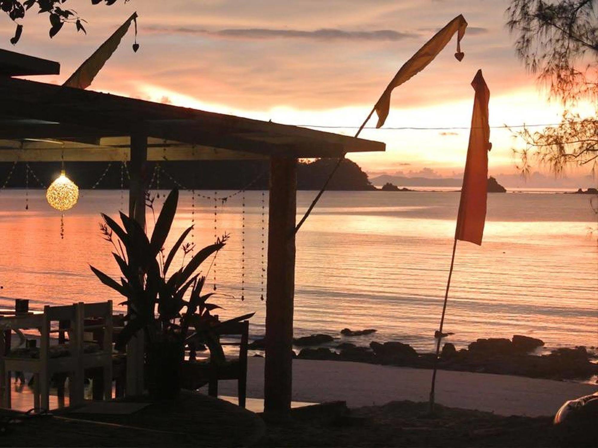Heaven Beach Resort & Art Koh Phayam Dış mekan fotoğraf